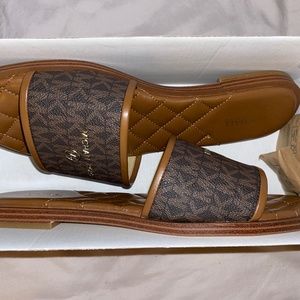 Brand New Michael Kors Signature Logo Salma Slide